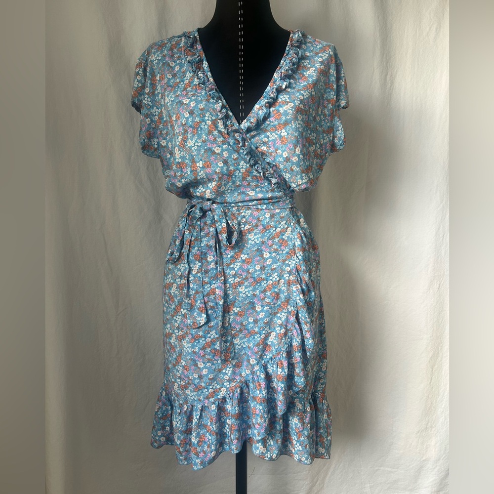 Walker & Wade Short Sleeved Floral Mini Boho Ruffled Wrap Dress Size Medium